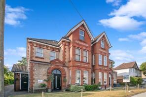 Flat 2, 2 4, Balmoral Road, Poole BH14 8TJ