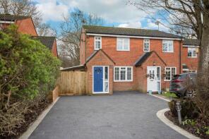16, Woodhatch, Horsham RH13 9TU
