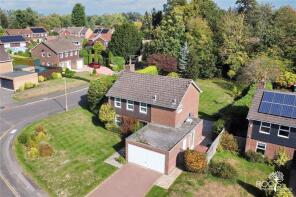 1, Falcon Coppice, Woolton Hill RG20 9UE