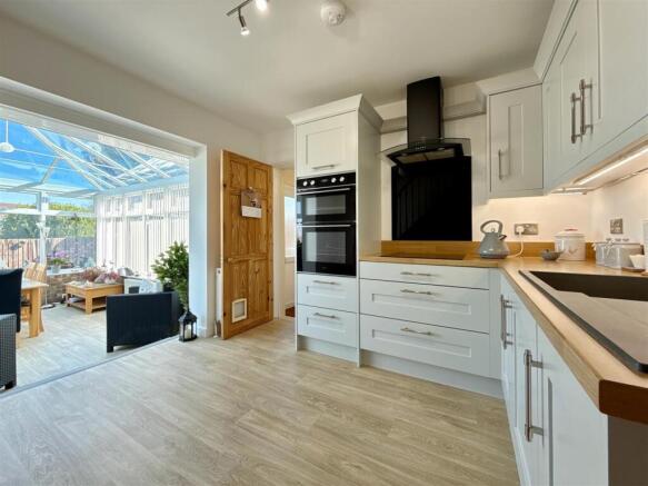 Kitchen Towards Conservatory.JPG