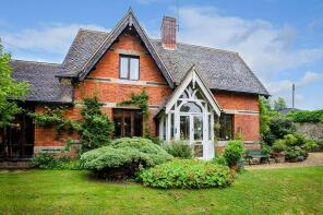 Grey Owl Cottage, Main Street, Buckingham MK18 5LT
