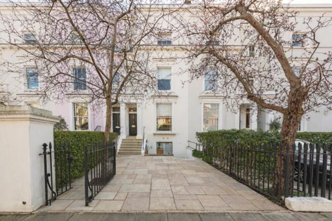 Exterior & Driveway