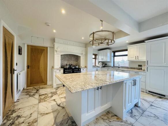 Kitchen2.jpg