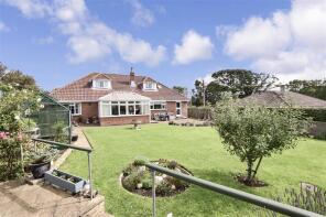La Villette, Five Houses Lane, Newport PO30 4JT