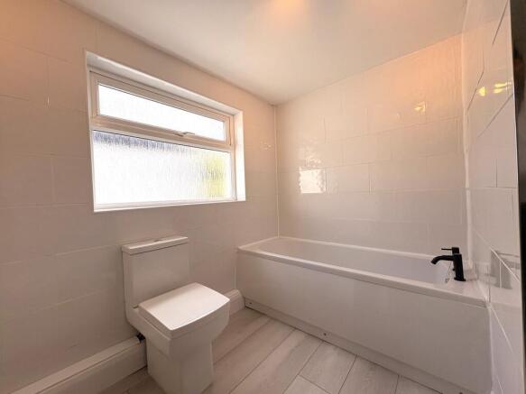 Bathroom 2.jpeg