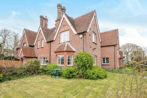 10, Village Road, Chenies WD3 6ED