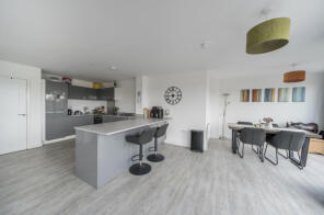 Flat 33, 8 Carver House, Spitfire Chase, Walton-on-thames KT12 1FX