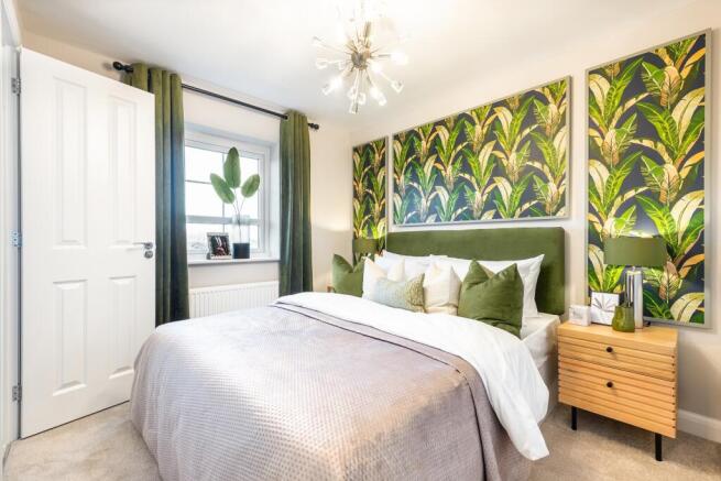 MAIN BEDROOM WITH EN SUITE