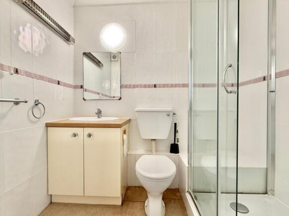 SHOWER ROOM