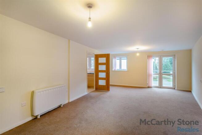 8633886-interior01.jpg