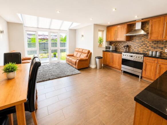 Kitchen/Dining Area
