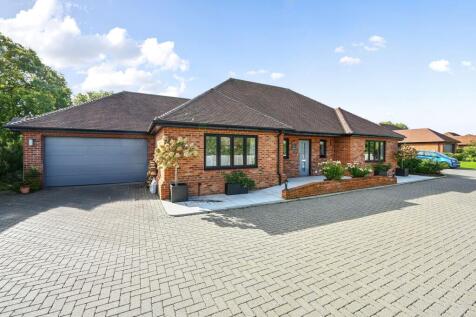 Station Road, Hellingly, BN27
