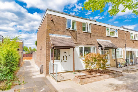 Chaucer Road, Farnborough, GU14