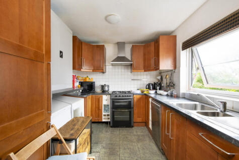 Empire Wharf Road,
Cubitt Town, E14
