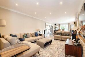 5, Heathside, Esher KT10 9TD