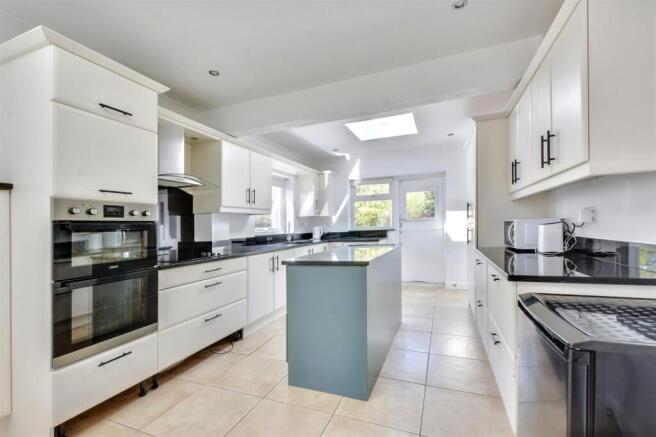 Kitchen_2.jpeg
