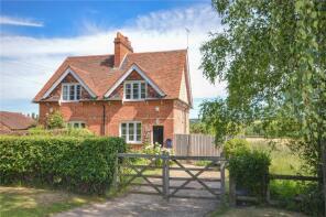 2, Garnish Hall Cottages, Hobbs Cross Road, Theydon Garnon, Epping CM16 7NX
