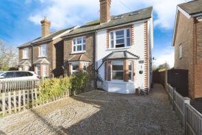 2, Sunstar Cottages, Reigate Road, Horley RH6 0AS