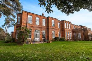 9, 2 Wordsworth Mansions, Whitecroft Park, Newport PO30 3DW