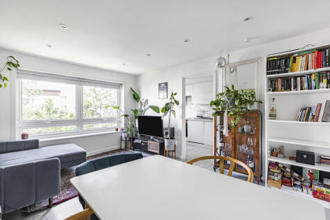 Regent Square, Bow, E3