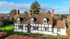 The Hobbits, Church End, Hanley Castle WR8 0BL