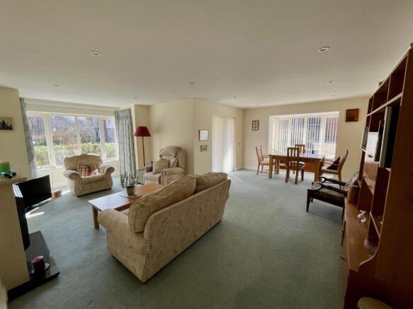 Living/Dining Room