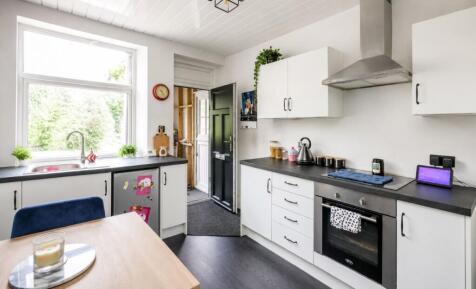 108 Barcroft Road, Huddersfield, West Yorkshire, HD4 6LD