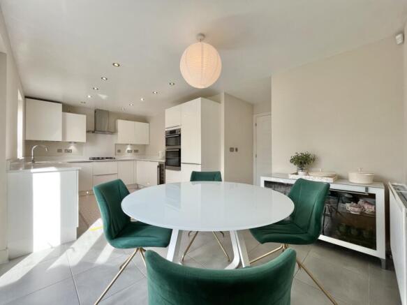 KITCHEN DINER