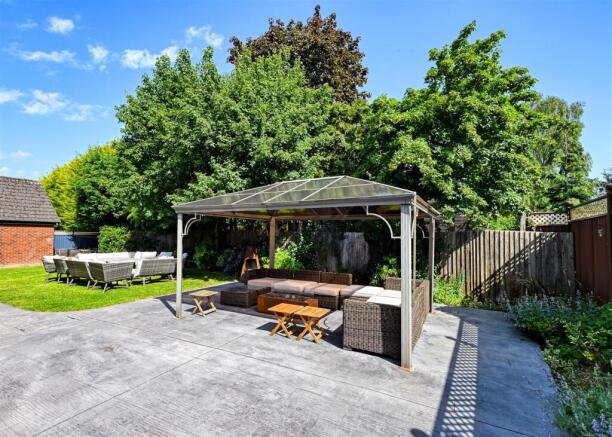 16 Elviron Drive-1.jpg