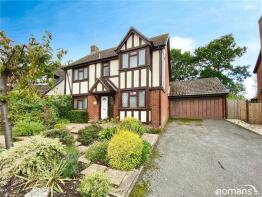 9, Oldcorne Hollow, Yateley GU46 6FL