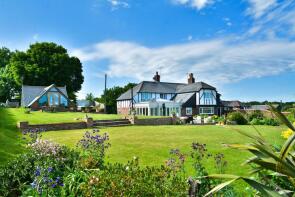 Beacon House, London Road, Pulborough RH20 1NQ
