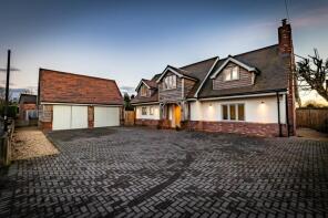 Paddock Bend, Chester Road, Little Budworth, Tarporley CW6 9EY