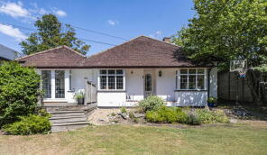 Mayella, Mount Pleasant, Leatherhead KT24 5NS
