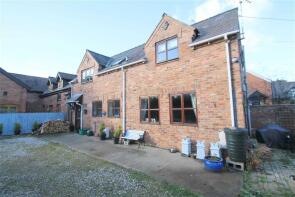 Moreton Manor Cottage, Lane From Cinders Farm To Woodridge House B5426, Gyfelia, Wrexham LL13 0YH