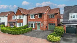 6, Nubian Way, Nuneaton CV10 9QZ