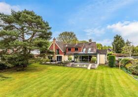 Paddock View, Maddox Park, Leatherhead KT23 3BP
