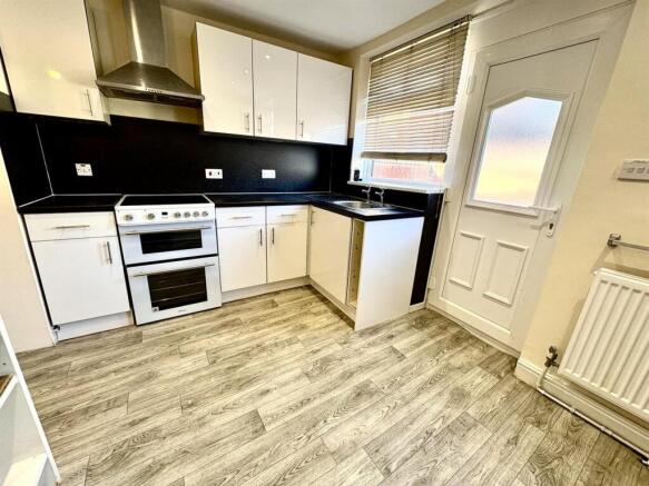 Kitchen 2.jpg