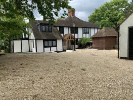 Cowcot House, Road Running Between Reading Road And Kiln Lane, Shiplake Cross, Henley-on-thames RG9 4DB