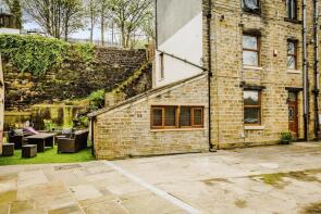 12, Bargate, Linthwaite, Huddersfield HD7 5QW