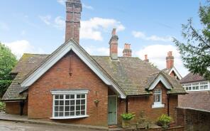 Flat 4, Denewood, Park Ley Road, Woldingham CR3 7LD