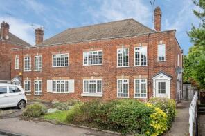 23, Hollygrove, Bushey WD23 4JR