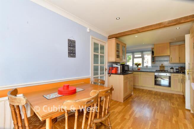 Kitchen/ Dining Room