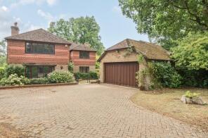 Charnwood, Hook Crescent, Romsey SO51 9DE
