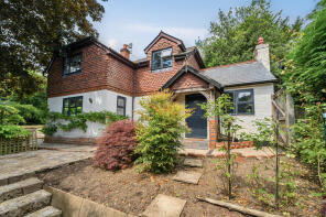 10 Willowby Lodge, Vicarage Lane, The Bourne, Farnham GU9 8HN