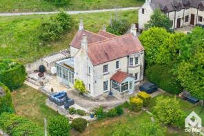 Clouds End, Spring Lane, Cleeve Hill, Cheltenham GL52 3PY