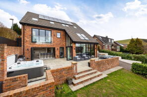 26, Burnedge Fold Road, Oldham OL4 4EE