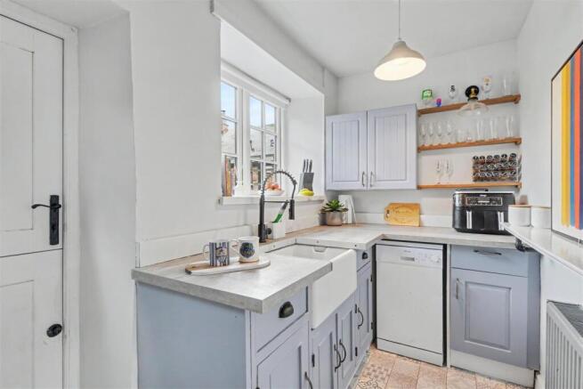 Kitchen 2.jpg