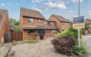 13, Bishopdale Close, Nine Elms, Swindon SN5 5UZ