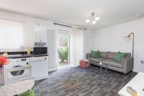 10, Withey Meadows, Horley RH6 0AZ