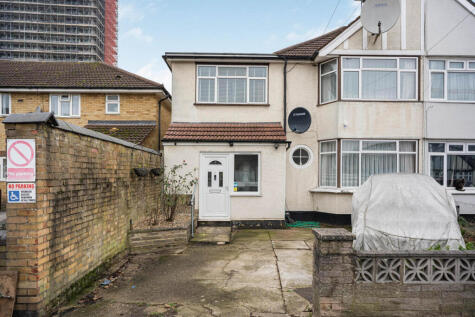 Curzon Avenue, Enfield